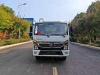 Le nouveau modèle de camion à ordures compacteuses est équipé d'un moteur Yuchai de 170 chevaux et peut transporter jusqu'à 6 tonnes de déchets