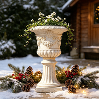 Urne de jardin classique romaine en résine, faite à la main et peinte à la main, avec piédestal, pot à fleurs sculpté antique, grand modèle de style européen pour jardin et cour.