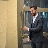 Porte d'entrée en aluminium à double battant personnalisée, profilés en aluminium pour fenêtres et portes, porte en aluminium à charnières