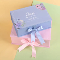 Boîtes d'expédition magnétiques en papier d'art de luxe sur mesure pour l'emballage de cadeaux, foulards Shemagh, t-shirts, vêtements avec logo personnalisé