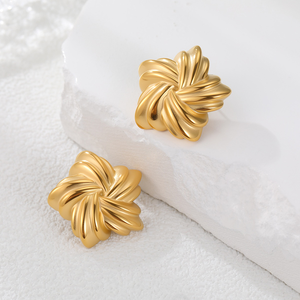 Clous d'oreilles en acier inoxydable et en titane européens et américains, boucles d'oreilles de luxe légères haut de gamme, boucles d'oreilles rétro - Product Image 5