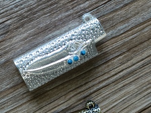 ลายจุดโลหะสำหรับไฟแช็กพร้อมกลไก J5 น้ำมันบิวเทนสีฟ้าเทอร์ควอยซ์ ดีไซน์ทันสมัยและเรียบง่าย - Product Image 5