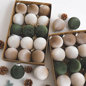 Decoración Navideña Colgante, Bolas de Felpa Hechas a Mano de 8CM para Decoración de Árboles, Empaquetadas en Caja - Product Image 1