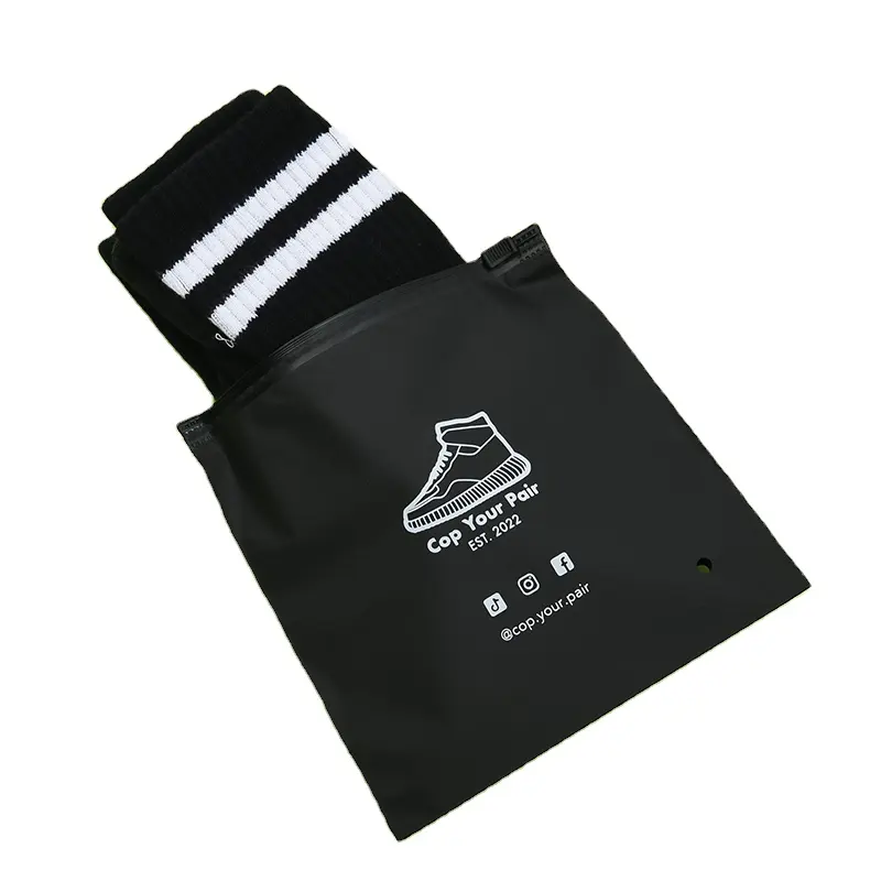 Eco Friendly borsa nera con chiusura a chiusura lampo stampata personalizzata con imballaggio riciclato nero opaco con cerniera borsa per vestiti