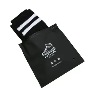 Saco Ziplock preto ecológico para roupas, saco com zíper fosco preto fosco com embalagem reciclada impressa personalizada