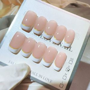Faux ongles à presser faits main style French Manucure, 10 pièces réutilisables, avec boîte, vente en gros - Product Image 4