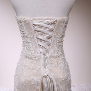 Robe <span class=keywords><strong>de</strong></span> mariée classique coupe sirène trompette, décolleté cœur, entièrement ornée d'appliques en dentelle, couleur champagne nude, avec traîne chapelle, sur mesure - Product Image 6