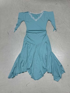 Robe midi pour femme en mousseline tissée unie, col en V, ourlet asymétrique, manches courtes, avec bordure en dentelle, coupe ample romantique, tenue décontractée d'été - Product Image 2