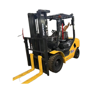 Máquina elevadora de carretilla elevadora diésel Komatsu japonesa usada de 3 toneladas, excavadoras para restaurantes, categoría que incluye transpaleta directamente Japón - Product Image 1