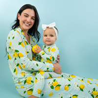 Ensemble pyjama rose à nœud floral pour maman et moi, haut boutonné à manches longues pour maman, barboteuse zippée pour bébé, vêtements de nuit assortis pour la famille