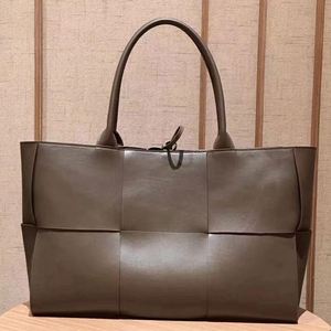 Bolso de diseñador para mujer, bolso de compras tejido de cuero genuino de lujo para mujer, bolso cruzado de hombro con tirantes, venta al por mayor, 2025 - Product Image 6