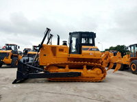 Bulldozer sur chenilles B230, 240 ch, capacité de nivellement de 7,8 m³, poids de 24 540 kg avec ripper arrière, haute efficacité opérationnelle