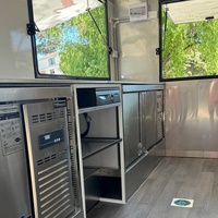 Remorque alimentaire de concession disponible en ODM, remorque fermée pour saucisses, bar mobile, camion-restaurant avec équipement de cuisine complet en Chine
