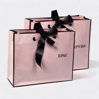 Magasin de vêtements noirs de luxe personnalisé en usine emballage de vente au détail sacs de transport cadeaux sac en papier pour boutique