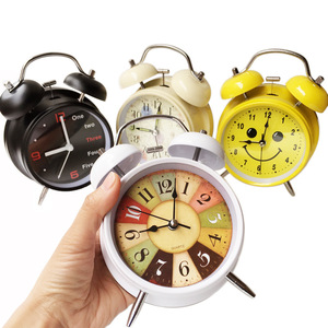 Đồng hồ báo thức 4 "Twin Chuông Cổ Điển im lặng không ticking thạch anh Pin hoạt động thêm Loud với đèn nền cho giường ngủ nặng tà vẹt - Product Image 2