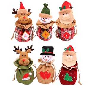 Nuevas decoraciones navideñas: bolsa de lino con forma de manzana, bolsa de regalo 3D de dibujos animados con campana y cierre de cordón, bolsa para dulces. - Product Image 5