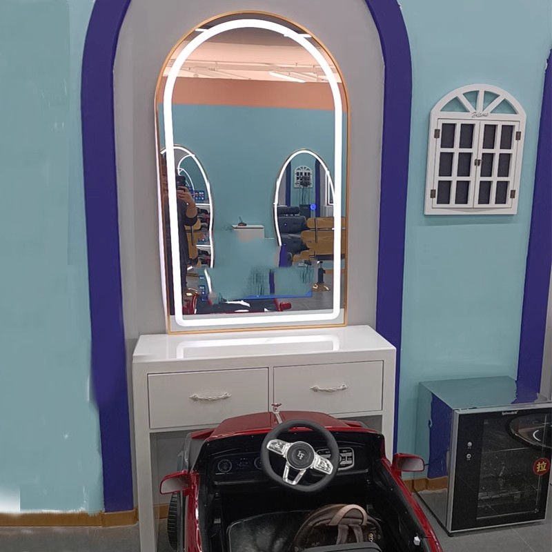 Prenez la télévision et le bureau pour la caméra