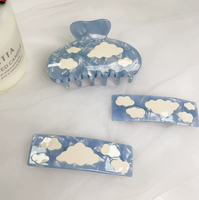 Épinglette à cheveux artisanale en acétate, motif ciel bleu et nuages blancs