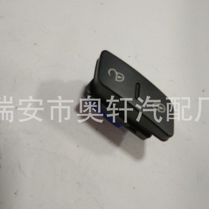 สวิตช์ล็อคประตูกลางแบบกด รุ่น 1K0962125B ใช้ไฟ DC 12V ทำจากพลาสติก - Product Image 2