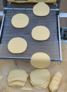 Máquina automática para hacer triángulo de maíz frito para bocadillos inflados de maíz - Product Image 5