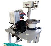 Machine automatique de poinçonnage et de pose d'œillets