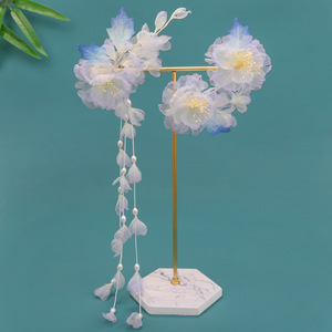 Pinza para el Cabello con Borlas y Flores en Degradado Morado, Diseño Original Hecho a Mano, Primavera 2026, Accesorio para Peinado y Maquillaje - Product Image 3