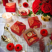 Boîte cadeau de mariage de luxe rouge personnalisée avec logo, finition mate et gaufrage, emballage recyclable pour invités