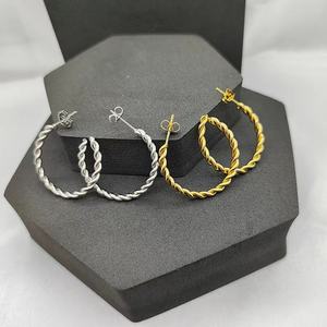 Pendientes de Aro Trenzados de Acero Inoxidable con Baño PVD de Alta Calidad, Antideslustre, a la Moda, Venta al por Mayor 2025 - Product Image 2