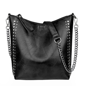 Bolso de Mano de Cuero PU para Mujer, Color Sólido, Impermeable, con Remaches, Bolso de Hombro, Bolso Cruzado con Cremallera, para Todas las Temporadas - Product Image 1