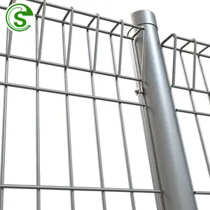 Yard use guard wire mesh fence roll top fencing triangular top brc fence