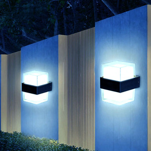 Lámpara LED cuadrada negra IP54 de 10W, resistente a la intemperie, ideal para iluminar exteriores y mejorar la decoración. - Product Image 3