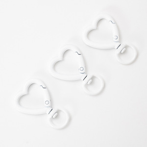 Porte-clés en forme de cœur blanc avec boucle à ressort, accessoires pour sacs et porte-clés, crochet durable en alliage de zinc - Product Image 1