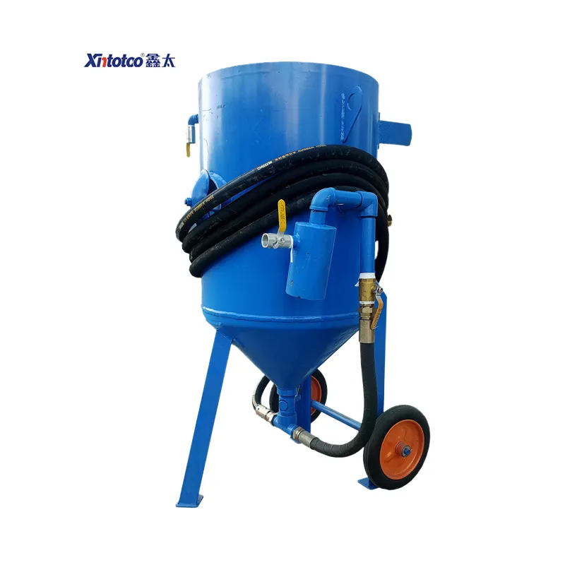 Movable and dust-free sand blasting machine