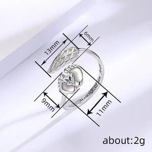 Anello con Design a Impronta di Piedino d'Angelo per Donne - Product Image 4