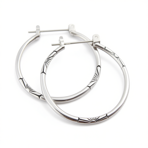 Pendientes de aro plateados para mujer, joyería de moda de aleación de metal, diseño redondo clásico, accesorio de uso diario - Product Image 1