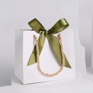 Logo ve kolları ile çevre dostu toptan özel kağıt hediye çantası - Product Image 3