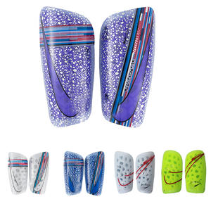 <span class=keywords><strong>Espinilleras</strong></span> Deportivas de Marca con Protección Anticolisión para Adultos y Niños, Equipo Protector de Inserción Hecho de Plástico Duradero - Product Image 3