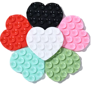Soporte para teléfono de silicona en forma de corazón con dispositivo de fijación magnética, adecuado para salpicaderos de automóviles. Disponible en varios colores. - Product Image 5