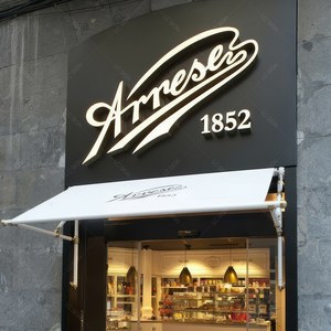 لافتة تجارية مضاءة مخصصة بحروف LED ثلاثية الأبعاد من الفولاذ المقاوم للصدأ بتصميم أنيق وخط واضح للمساحات التجارية الحضرية - Product Image 4