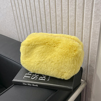 Sac à cosmétiques en peluche douce de grande capacité MKW7399, faible MOQ, sac de rangement miniature léger et mignon, trousse à maquillage gonflée avec fermeture éclair
