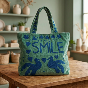 Sac fourre-tout en velours violet fait main sur mesure avec broderie chic de lettres LOVE vertes, colombes, cœurs et appliques florales - Product Image 6