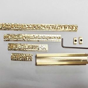 Set Completo di Stampi in Ottone, Alfabeto, Numeri e Simboli Intercambiabili per Incisione su Pelle, Stampa a Caldo, Logo Personalizzato - Product Image 3
