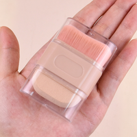 Pinceau de maquillage 2-en-1 en éponge, pinceau à fond de teint à poils doux, pinceau de maquillage double tête pour la distribution de la poudre, pinceaux de beauté
