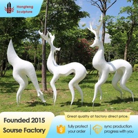 Maßgefertigte Moderne Schlichte Kreative Abstrakte Fiberglas-Skulptur in Hirschform für den Außenbereich mit Anpassbarer Pose, Farbe und Größe