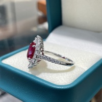 Bague Romantique pour Femme en Argent 925 Plaqué Rhodium avec Rubis de Laboratoire Taille Ovale Sertie à Griffes – Cadeau Idéal pour Fête, Petite Amie, Fiançailles, Mariage