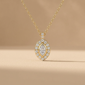 Pendentif en or jaune pour femme avec diamant taille marquise et double halo pavé, bijou de fiançailles classique - Product Image 2