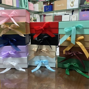 กล่องแม่เหล็กพับได้สีเขียวแข็งแรง จัดส่งรวดเร็ว กล่องของขวัญกระดาษแบบกำหนดเองได้ - Product Image 4