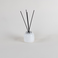 Diffuseur d'arômes en marbre naturel de luxe avec couvercle en métal, options de forme cylindrique et carrée pour bâtonnets d'arômes