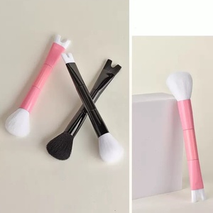 แปรงสองหัวสำหรับปัดแก้มและคอนทัวร์จมูก รูปทรงตัวยู สีดำชมพู - Product Image 5