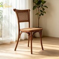 Chaise en plastique démontable avec dossier en rotin durable, aspect bois, empilable, pour mariage, événement, hôtel, salle à manger